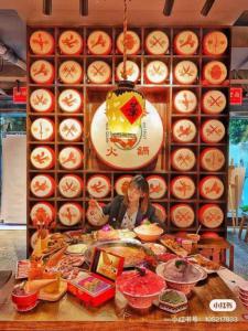 10寸火锅店背景墙