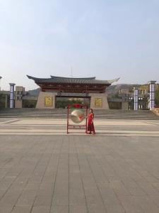金黄色锣